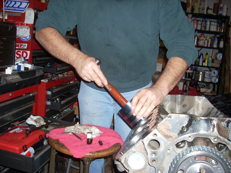 16-Installing pistons